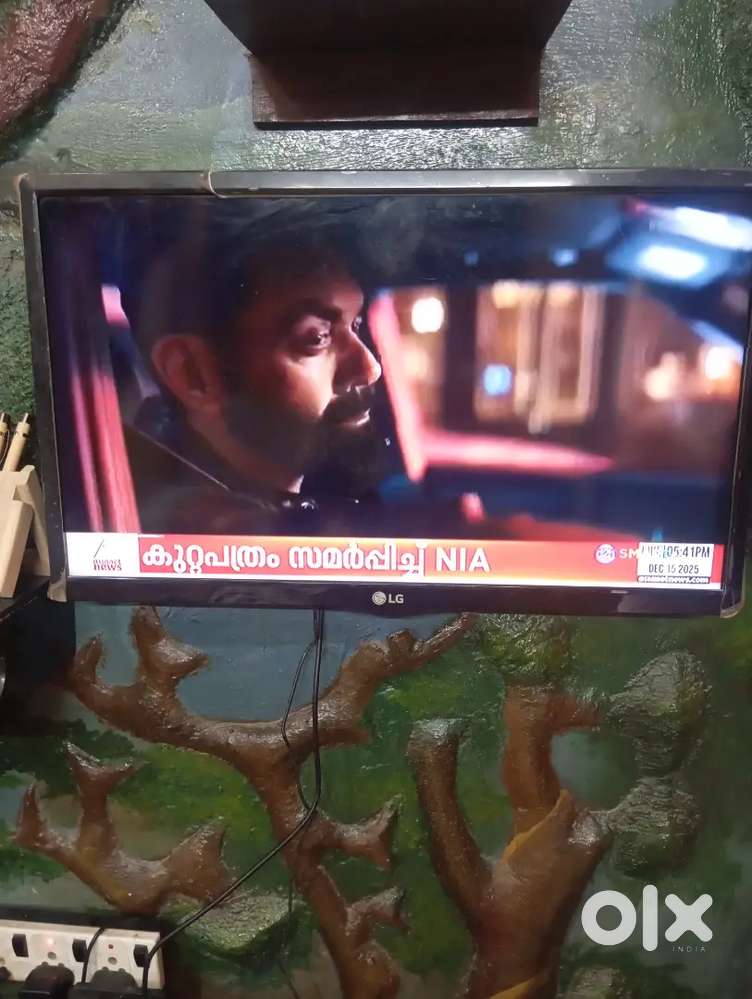 24 inch LG tv 6 year old. Very good condition