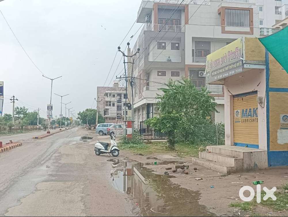 10*10  UIT land commercial constructed shop for sale on  Main  road