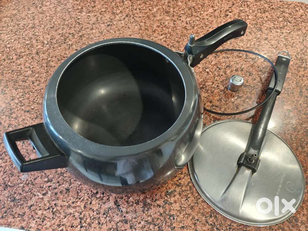 Hawkins Pressure cooker