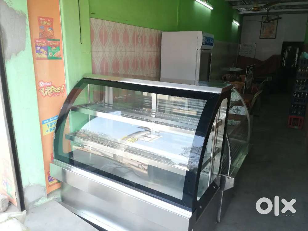 Display curved sweet counte