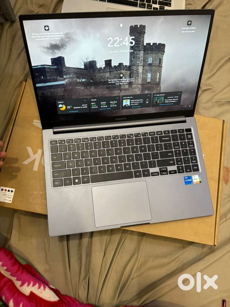 Samsung laptop Book4 Metal Intel core i5 3-4month old under warrenty