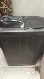 A very good condition washing machine of whirlpool