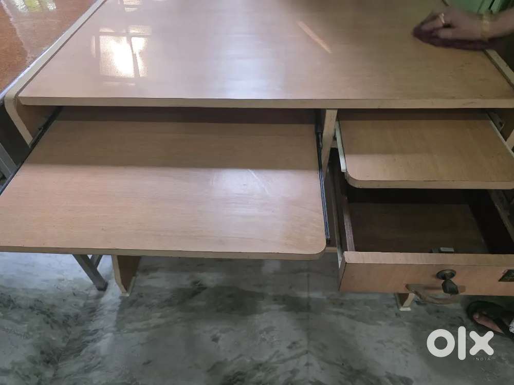 Computer study  table