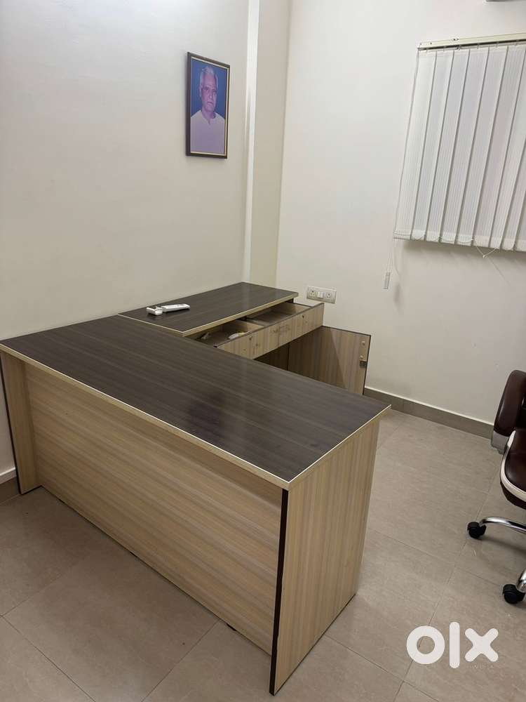 Set of two office workstations tables - ideal for mangers