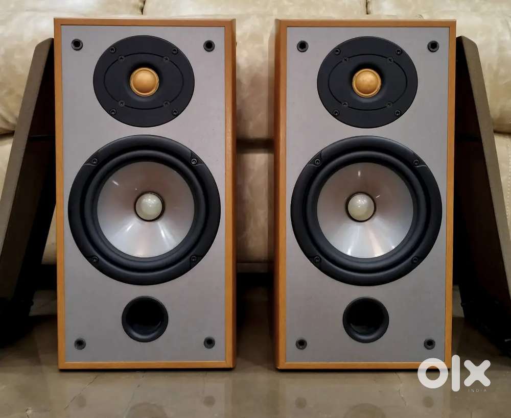 YAMAHA BOOK SELF SPEAKERS