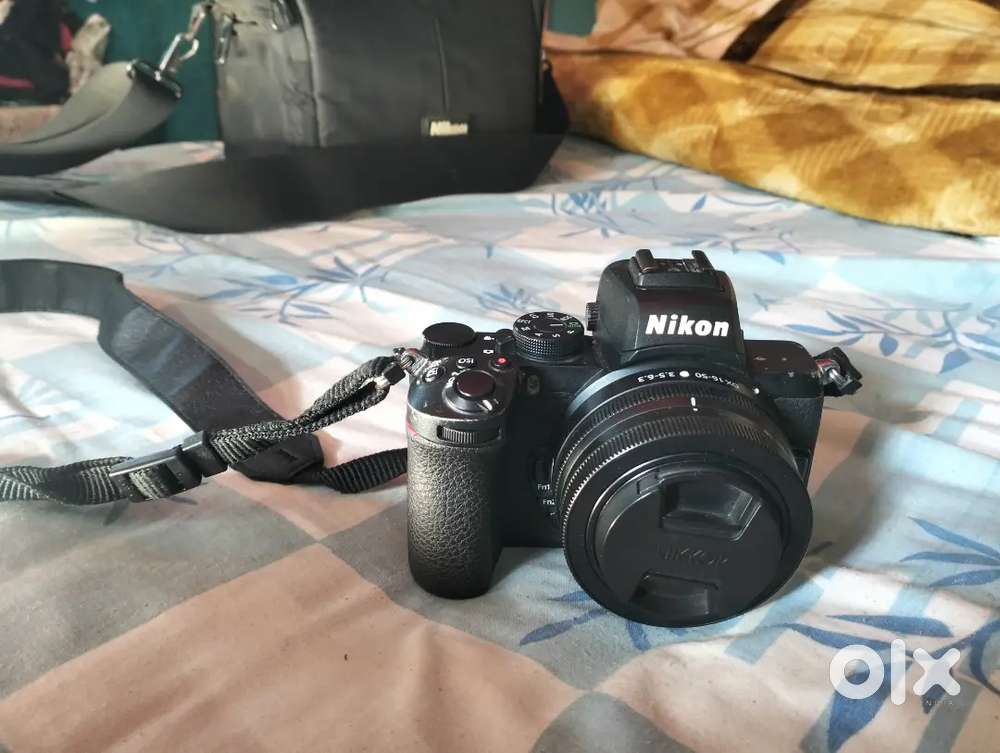 Nikon z-50 camera mirrorless with 40mm lens z-mount wide