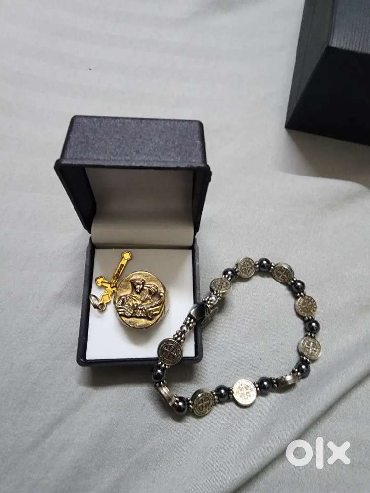 Robert Langdon Inspired Symbolic Bundle -Pope’s Ring & Bracelet