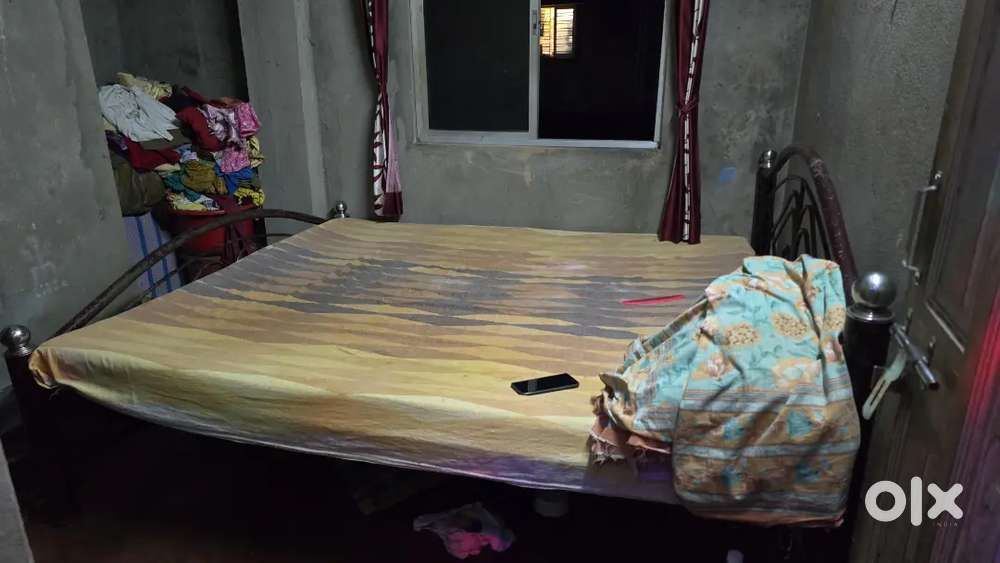 Iron Bed 6/7 & 6/7 Mattress 4 inch