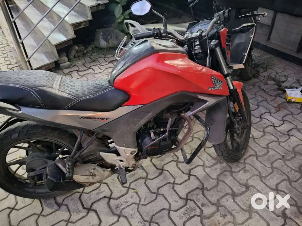 Honda hornet 160 r bs4