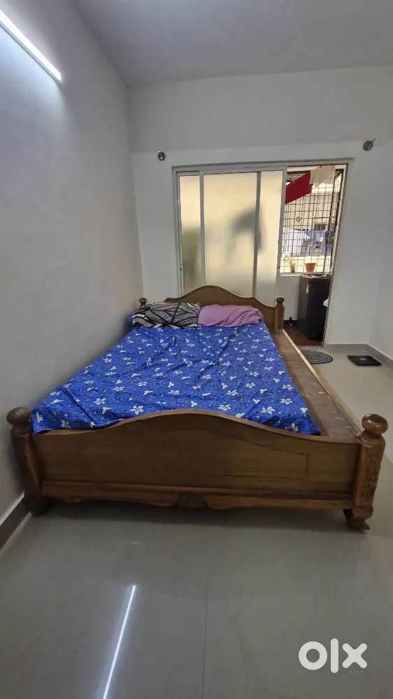 Queen size bed