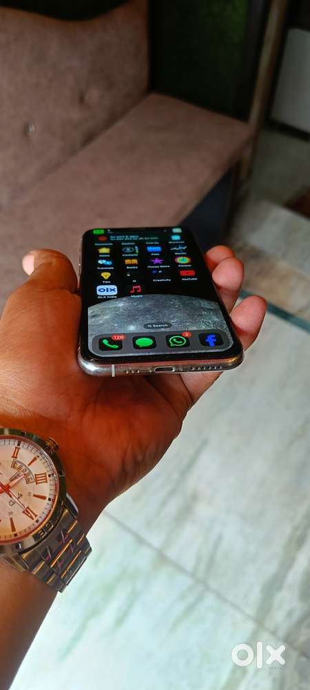 I phone 11 pro condition, new hai 3 saal purana hai bettery new daali