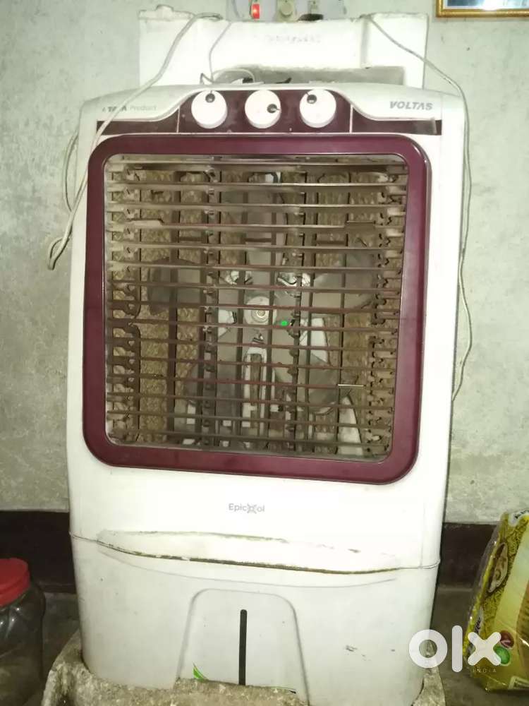 1yr old voltas 70litre cooler