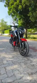 Hero  Xtreme 160 R well good showroom condition