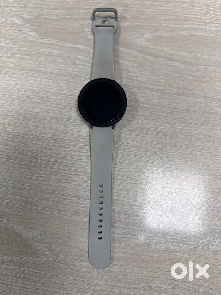 Galaxy Watch 6 (LTE,4.4 cm)(Silver),Great condition