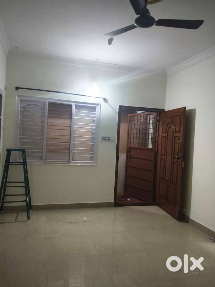 2BHk house in kr puram available for lease /rent