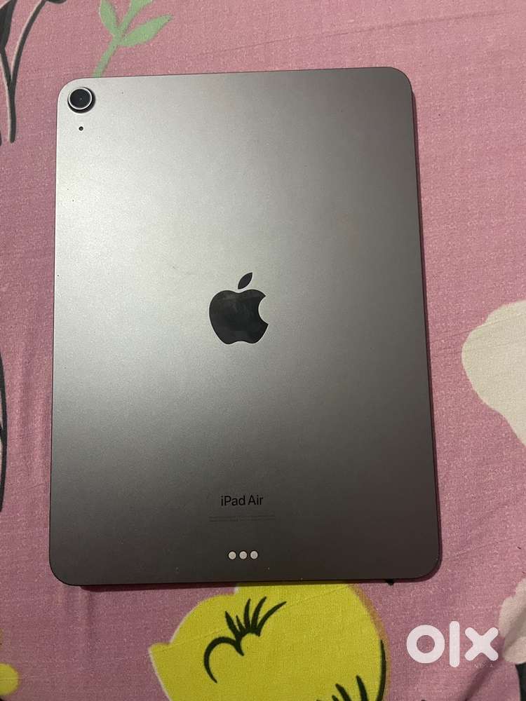 IPad Air 5th Gen 64GB WiFi  M1 chip – Space Grey – Excellent Condition