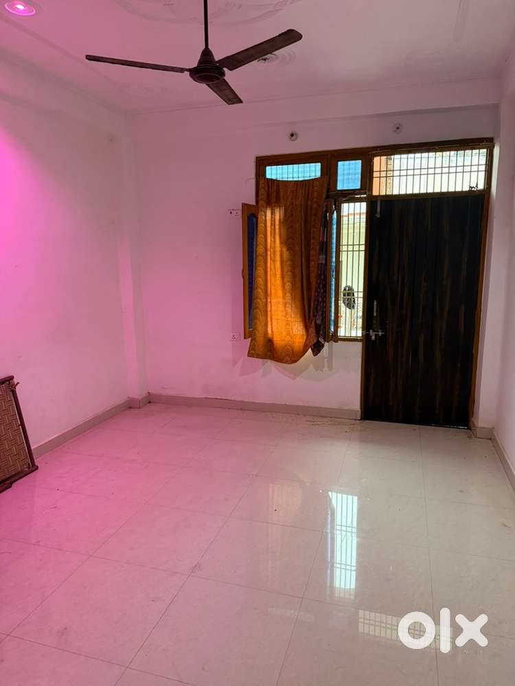 1 bhk flat for rent with attached bathrrom and balcony