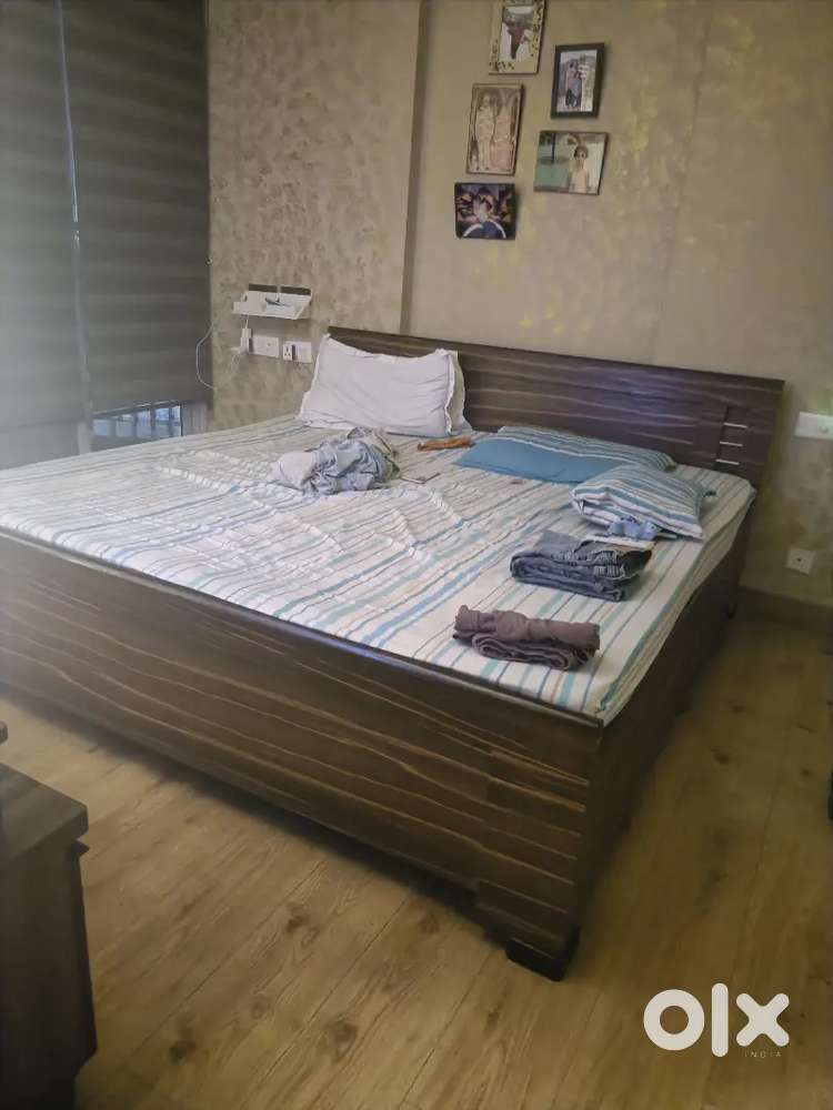 Fast selling:-King size bed and orthopedic mattress