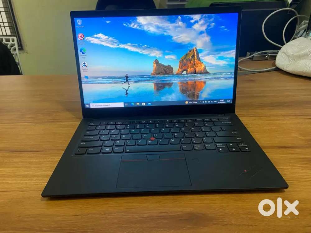 Lenovo ThinkPad X1 Carbon Intel  i7 (6th Gen 8650U 
Ram 8GB 256GB SSD