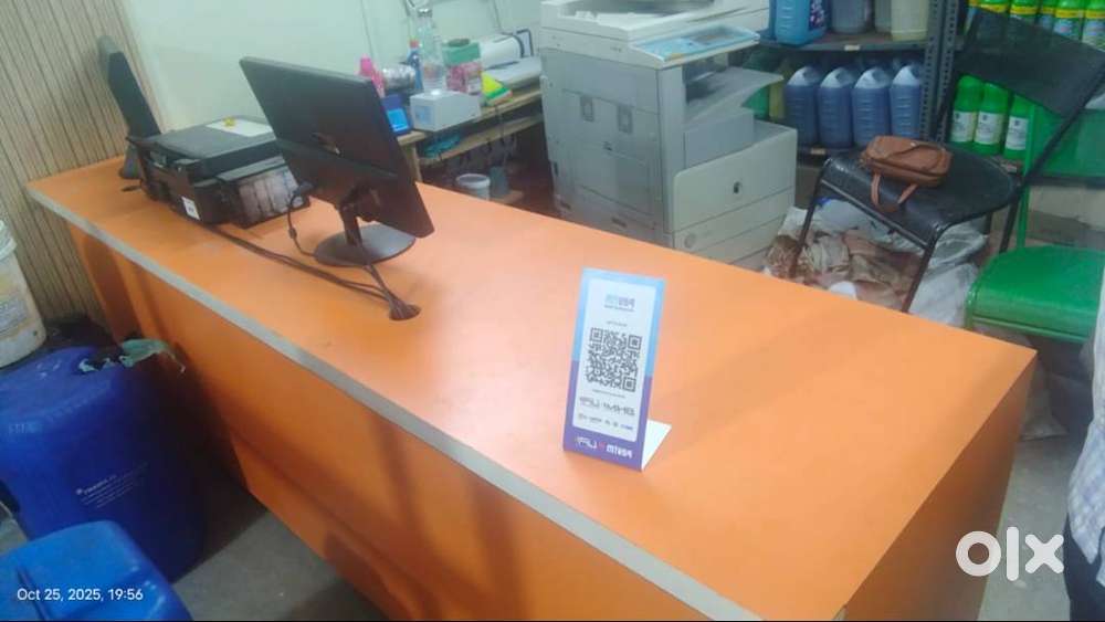 computer table for commercial use