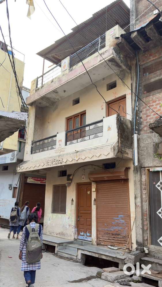 Indipendent 3 story house for sale