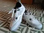 R7 sneakers