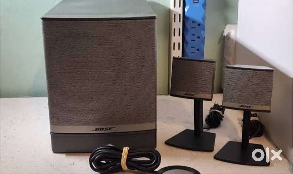BOSE comppanion powered subwoofer with tow satellite speaker system