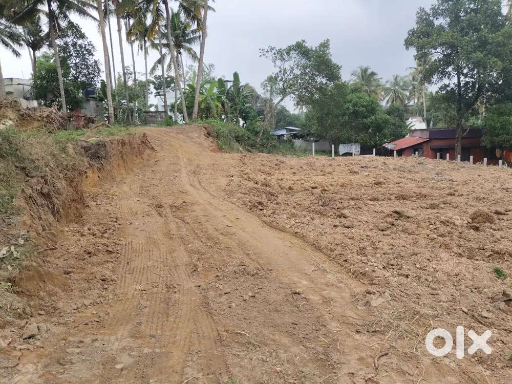 6 cent plote for sale in kazhakkoottam