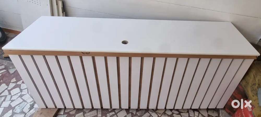 ઓફિસ ટેબલ 6.50 લંબાઈ, 22 ઈચ પહોળાઈ,
