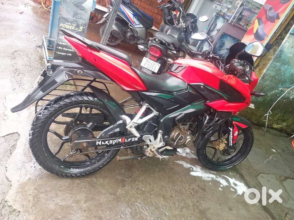 Bajaj as 150
