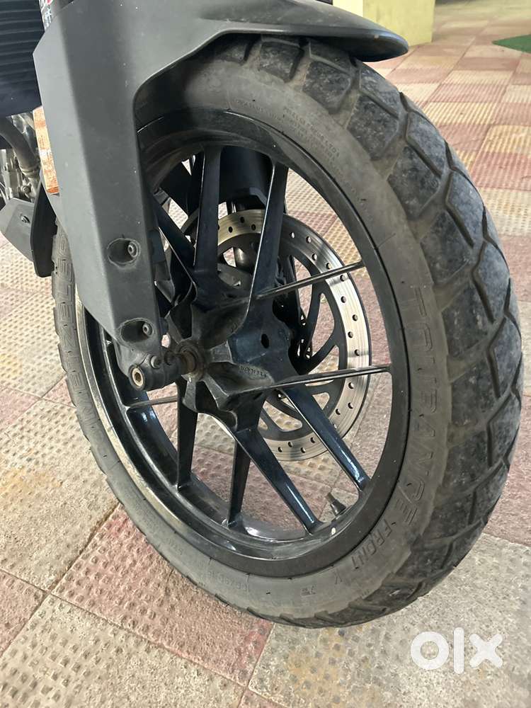 Very less driven KTM 390 with metzeller tyres