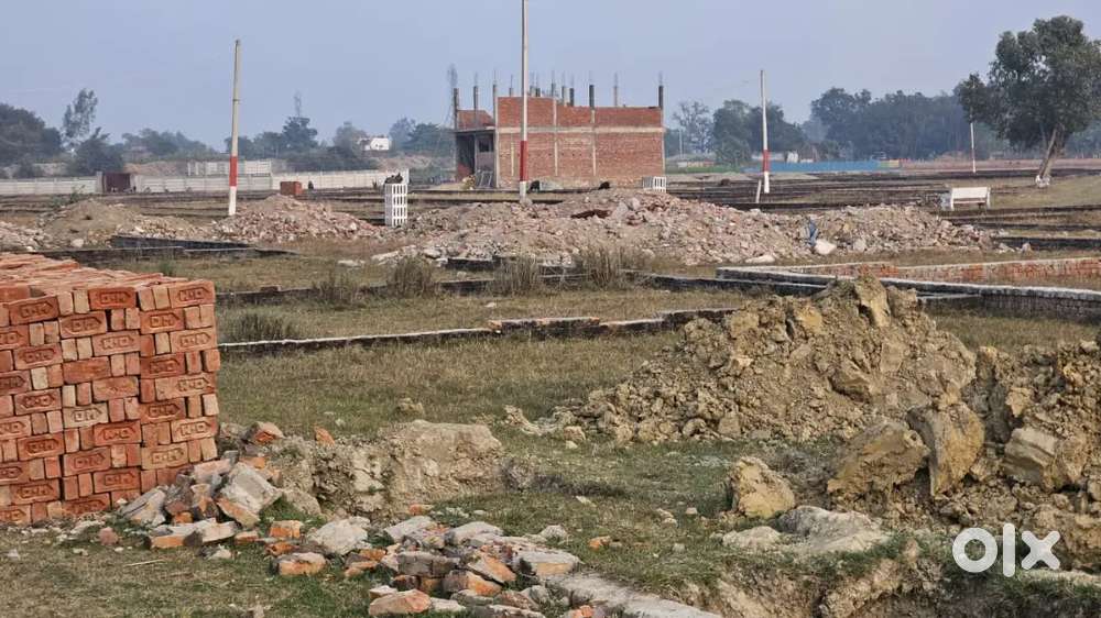 Plot available on deva road ramswaroop university ke pichhe 999rs sqft