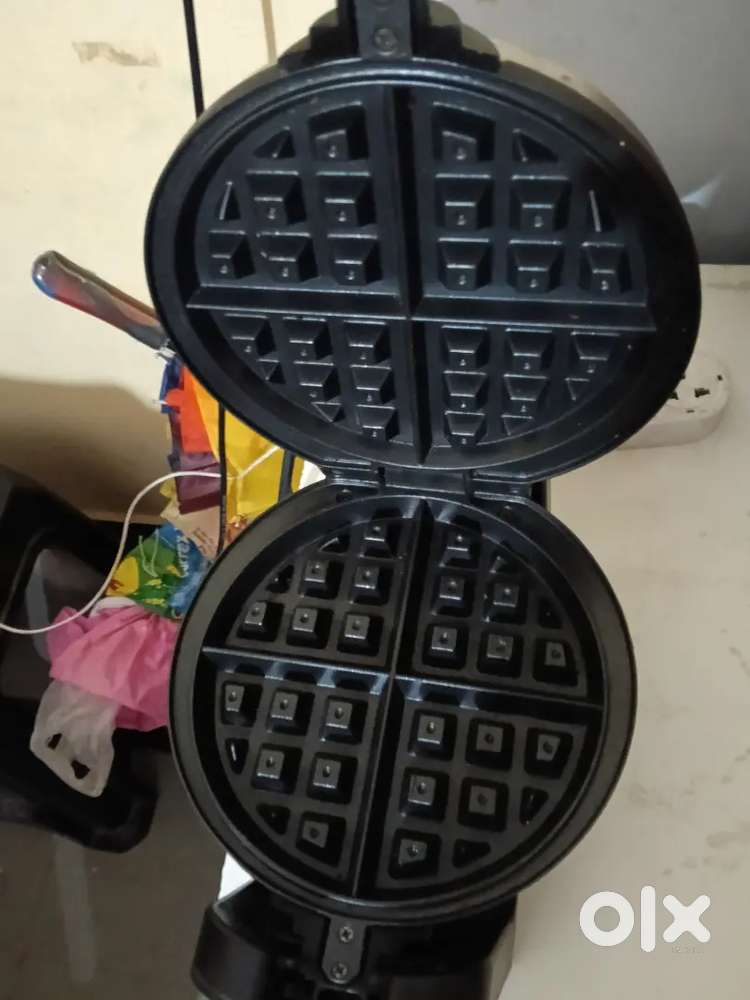 Oven and waffle maker