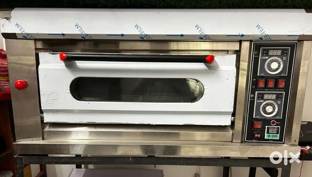 Gas oven for pizza and bakery use 10 days used only