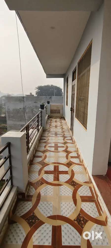 Fully tiles a fan a bed the bulbs