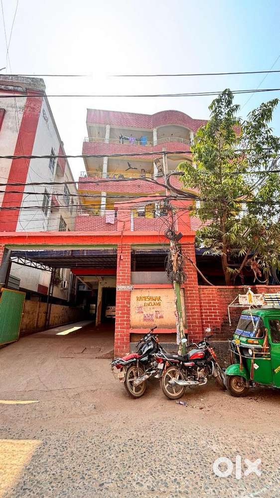 FULLY MAINTAINED FLAT