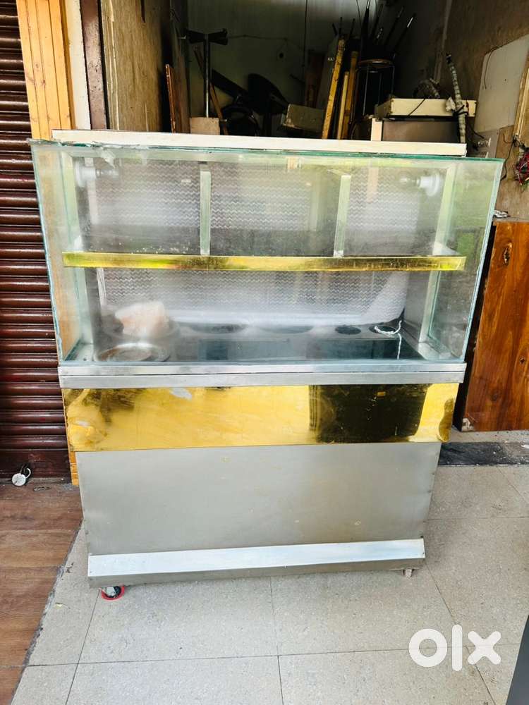 Restaurant ka set up h sara