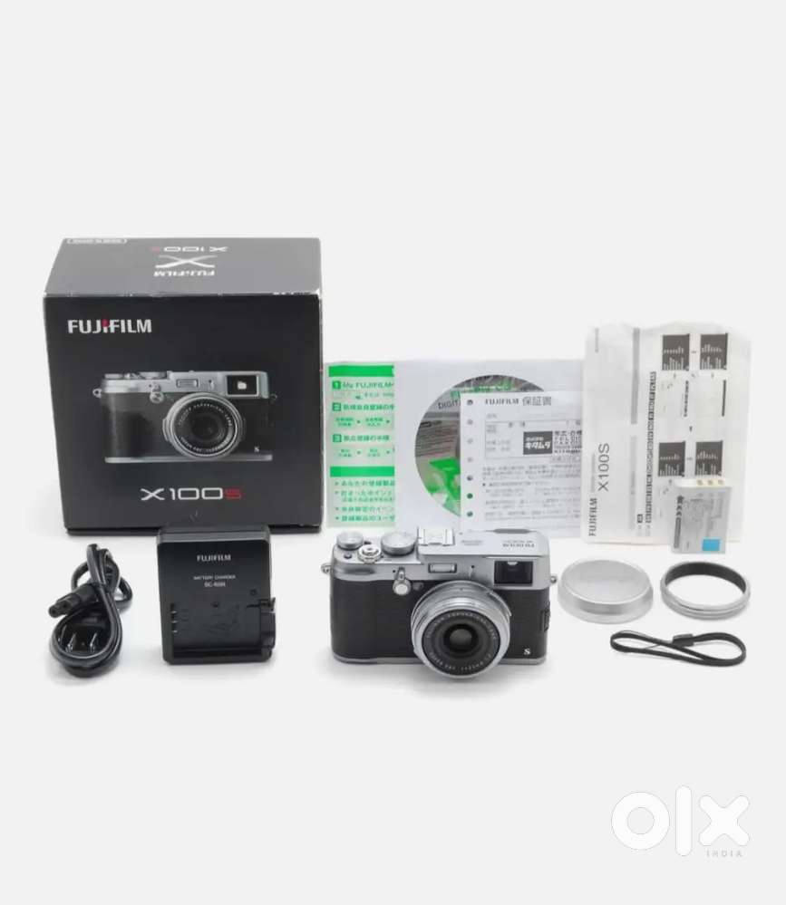FUJI FUJIFILM X100S 16.3MP Digital Camera Silver From JAPAN