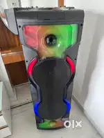 Wireless trolley speaker with two wirless mike