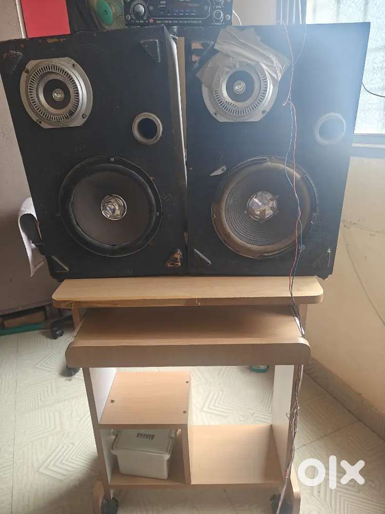 Computer table and 2 speaker box with 2  connector dug