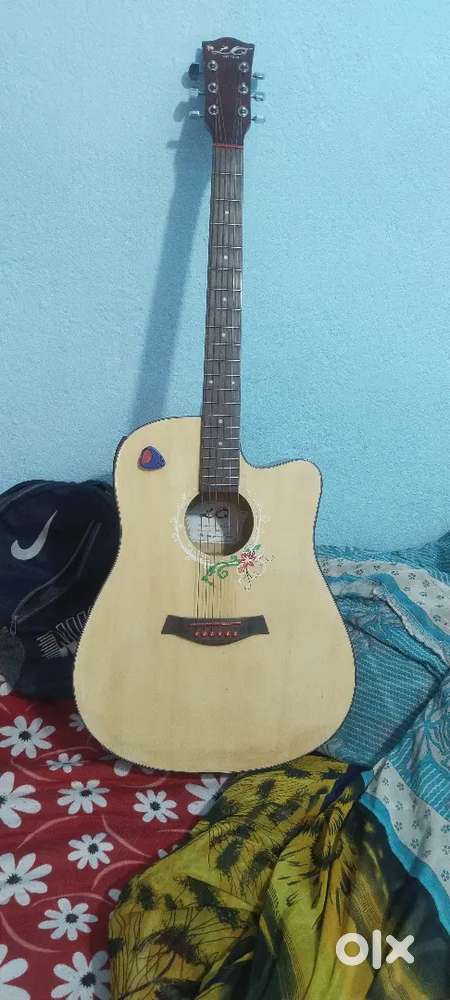 Semi acoustic guitar in super Condition