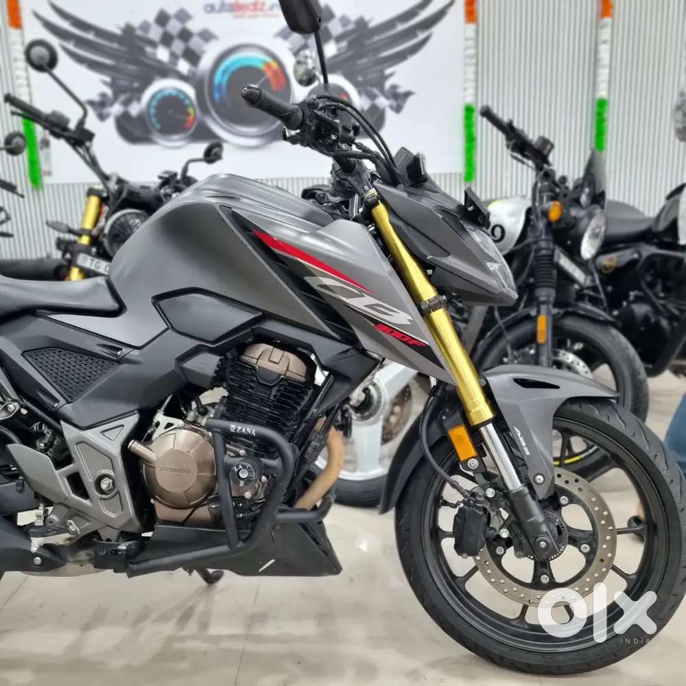 Honda CB 300F DLX Pro