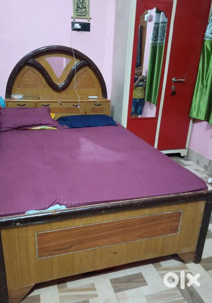 single Bed  (not diwan bed) with singaardani  good condition