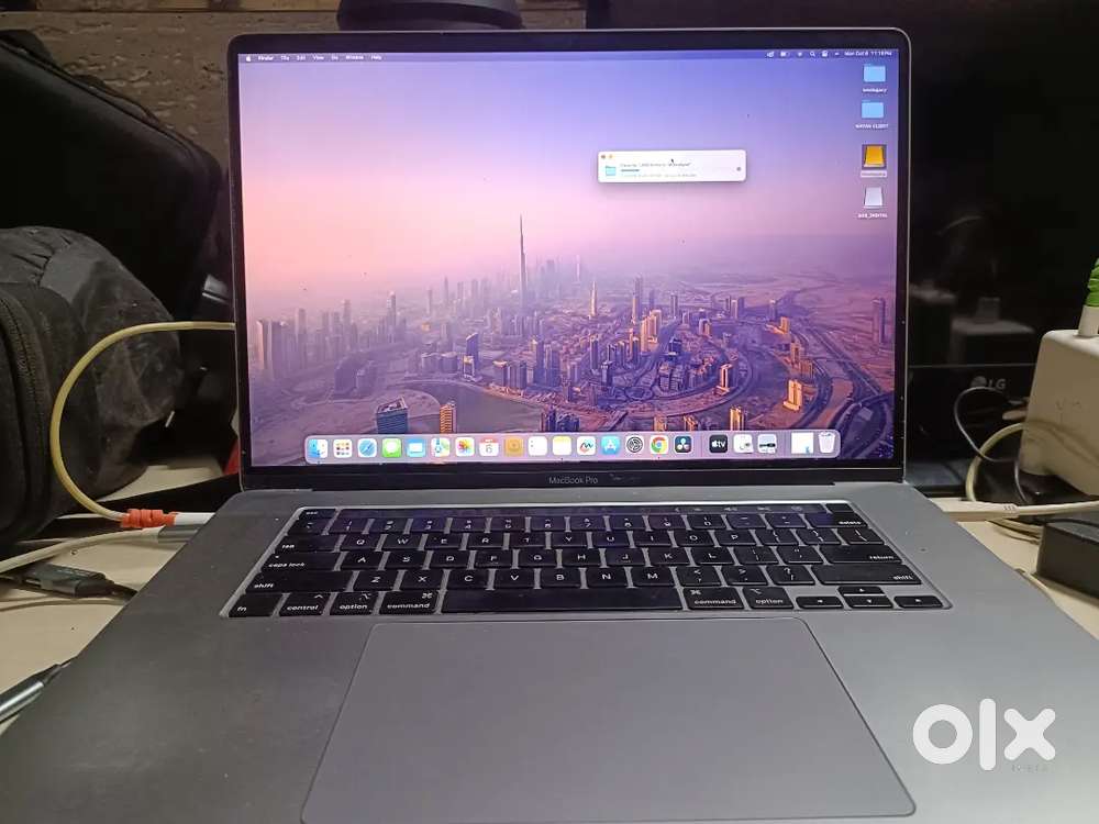 I m selling macbook pro 512 gb