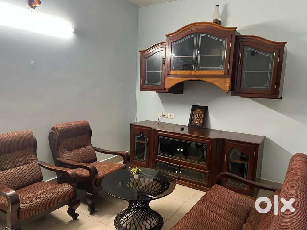 TRIPUNITHURA OPPOSITE NSS SCHOOL NEAR KIZHAKKEKOTTA METRO STATION FLAT