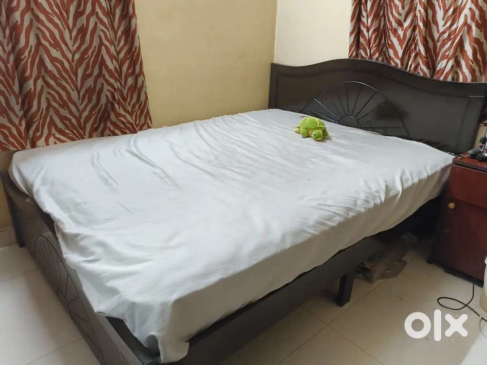 Queen size memory foam mattress