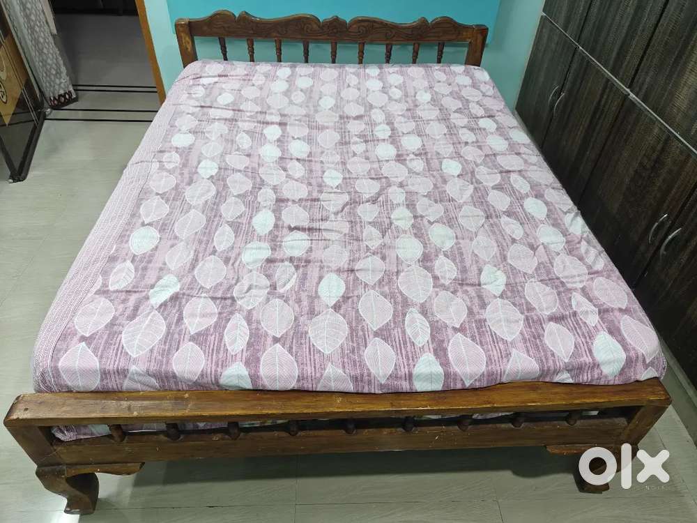 Wooden Bed(75*60) in Good Condition – Without Mattress
