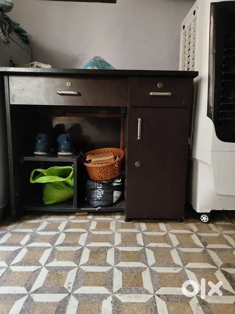 Computer table