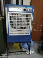Cooler with stand