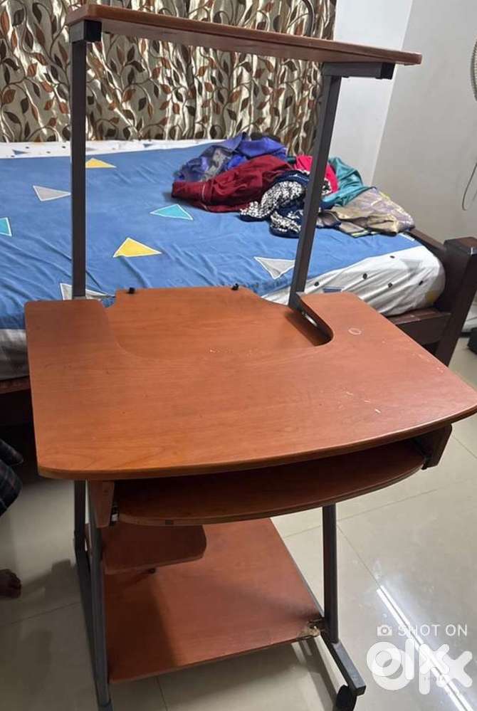 Computer table